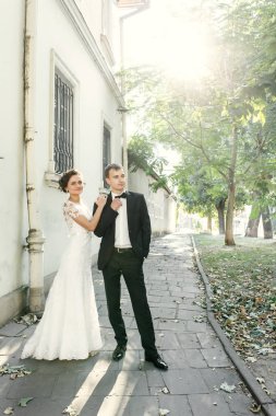 Eski castle yakınındaki bir yolda yeni evliler