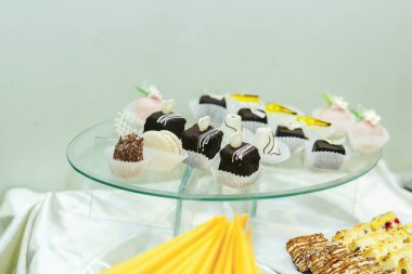 Düğün masaya servis kek