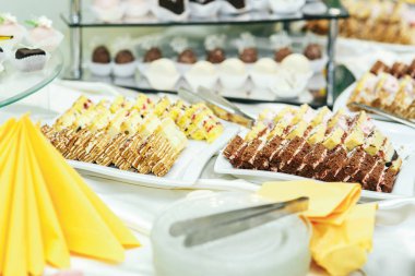 Düğün masaya servis kek