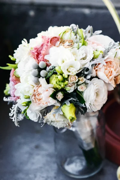 Lindo buquê de casamento — Fotografia de Stock