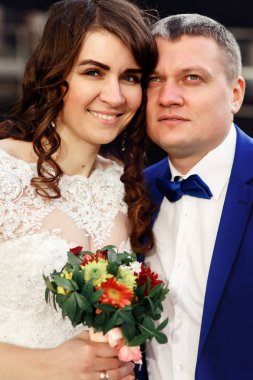 Mutlu damat ve gelin portresi