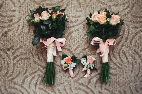 Tender wedding bouquets and boutonnieres — Stock Photo, Image