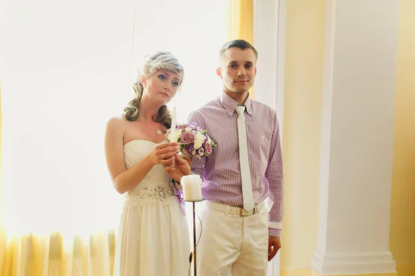ホワイト ホールの新婚夫婦 — ストック写真