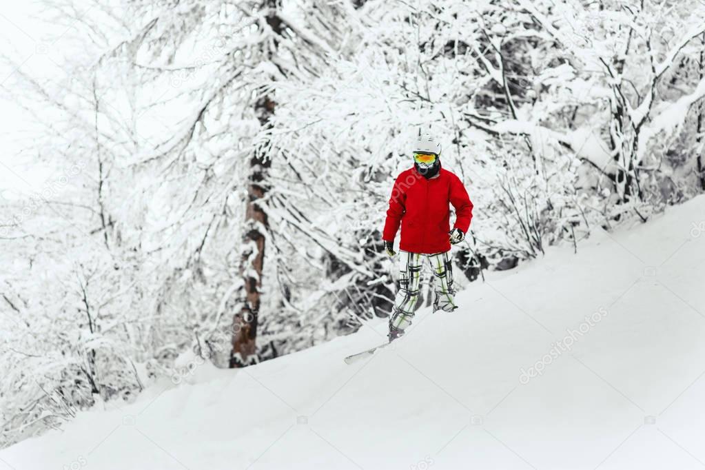 Snowboarder enjoys snow in mountains