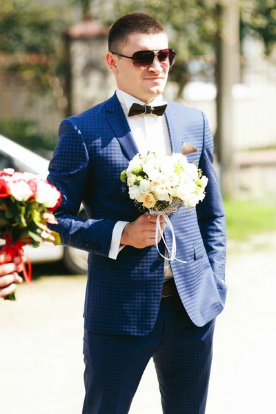 Stylish groom in blue suit — Stock Photo, Image