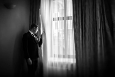 yakışıklı Damat Düğün gününde