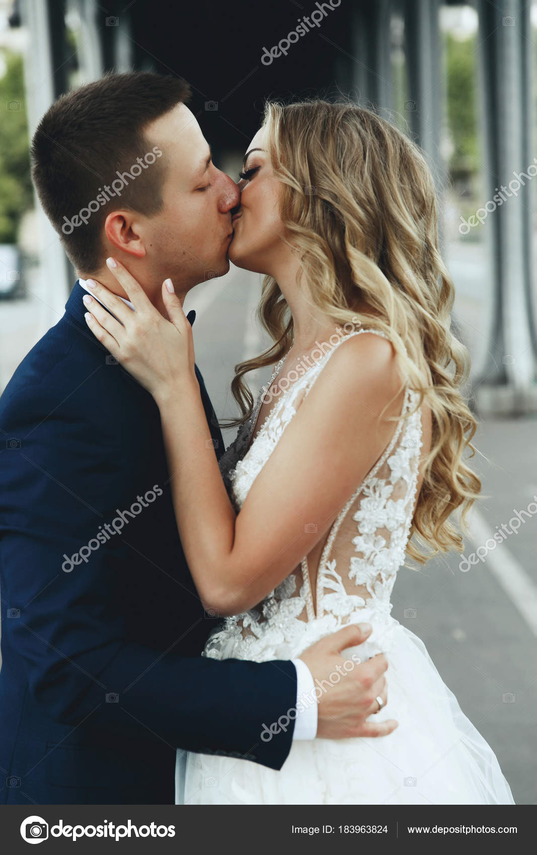 Groom Drops Bride During a 'Dip Kiss' & It's Actually Sweet | CafeMom.com
