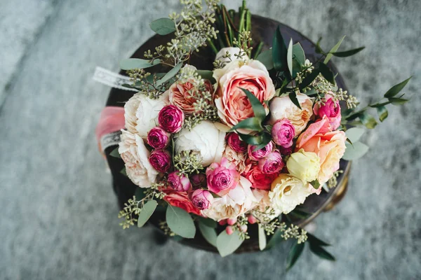 Buket Pernikahan Kaya Yang Terbuat Dari Mawar Dan Hidrangea — Stok Foto