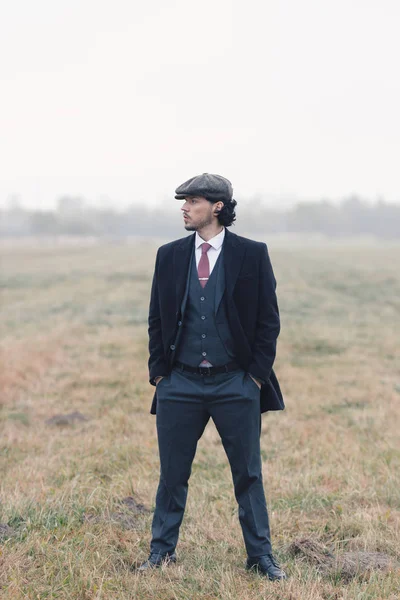 Attractive Adult Man Wearing Style Standing Foggy Field Looking Away Εικόνα Αρχείου