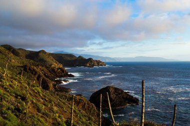 dramatik dağ kıyı şeridinde Meksika'nın baja california yarımada