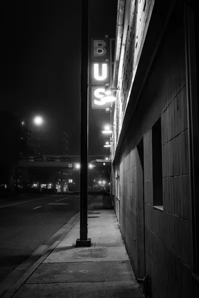 şehir merkezinde otobüs dur işareti Moody siyah beyaz resim jacksonville florida