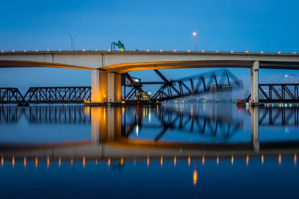 şehir merkezinde st johns Nehri demiryolu Köprüsü düşürücü jacksonville florida