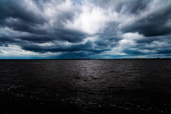 Fırtına Bulutları Johns Nehri Üzerinde Stok Resim