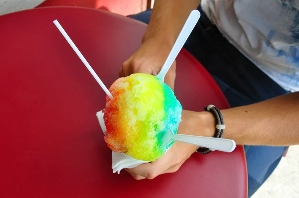 Haleiwa, Kuzey Sahili, Oahu, Hawaii, Amerika Birleşik Devletleri 'nde buzlu tatlar..