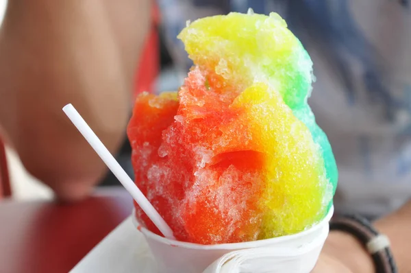 Rasage Glace différentes saveurs à Haleiwa, Côte-Nord, Oahu, Hawaï, États-Unis . — Photo