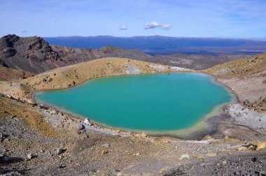 Renkli Zümrüt gölleri ve volkanik manzaraların panorama manzarası Tongariro Alpine Crossing, Tongariro Ulusal Parkı, Kuzey Adası, Yeni Zelanda.