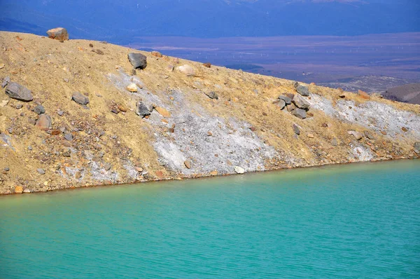 Close Up view of colorful Emerald lake and volcanic landscape, Tongariro Alpine Crossing, Tongariro National Park, North Island, New Zealand. — 图库照片