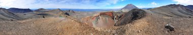 Tongariro Alp Geçidi 'ndeki Ngauruhoe Dağı ve Kızıl Kraterin Panorama manzarası, Tongariro Ulusal Parkı, Kuzey Adası, Yeni Zelanda.