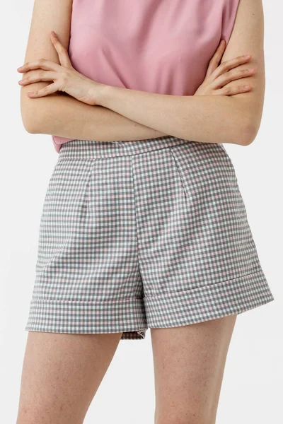 Jong Meisje Grijs Shorts Witte Achtergrond — Stockfoto