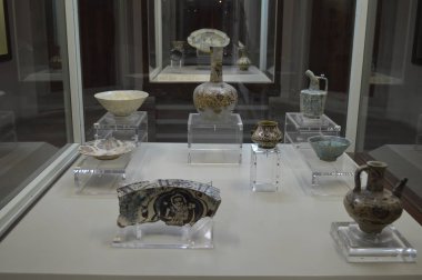 - Sanat. Tarihi ve arkeolojik bir obje. Türkler İslam Müzesi.