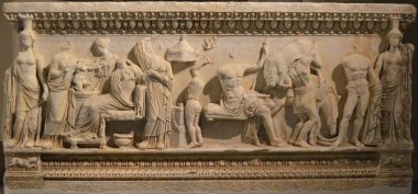 Antik Yunanca. Lahitteki heykeller. Heceleme sanatı. Sayı yaptım. Arkeoloji Müzesi 'ndeki tarihi eserler. 