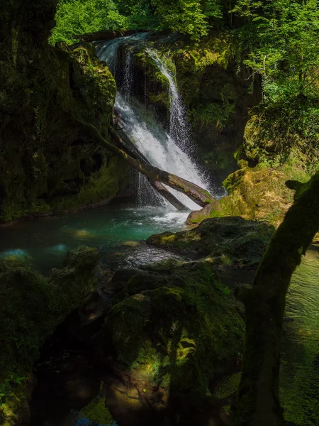 Cascada La Vaioaga en Cheile Nerei Parque Nacional Rumania —  Fotos de Stock