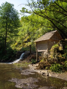 Nera Nehri üzerinde su mills. Caras Severin. Romanya