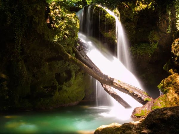 Cascada La Vaioaga en Cheile Nerei Parque Nacional Rumania —  Fotos de Stock