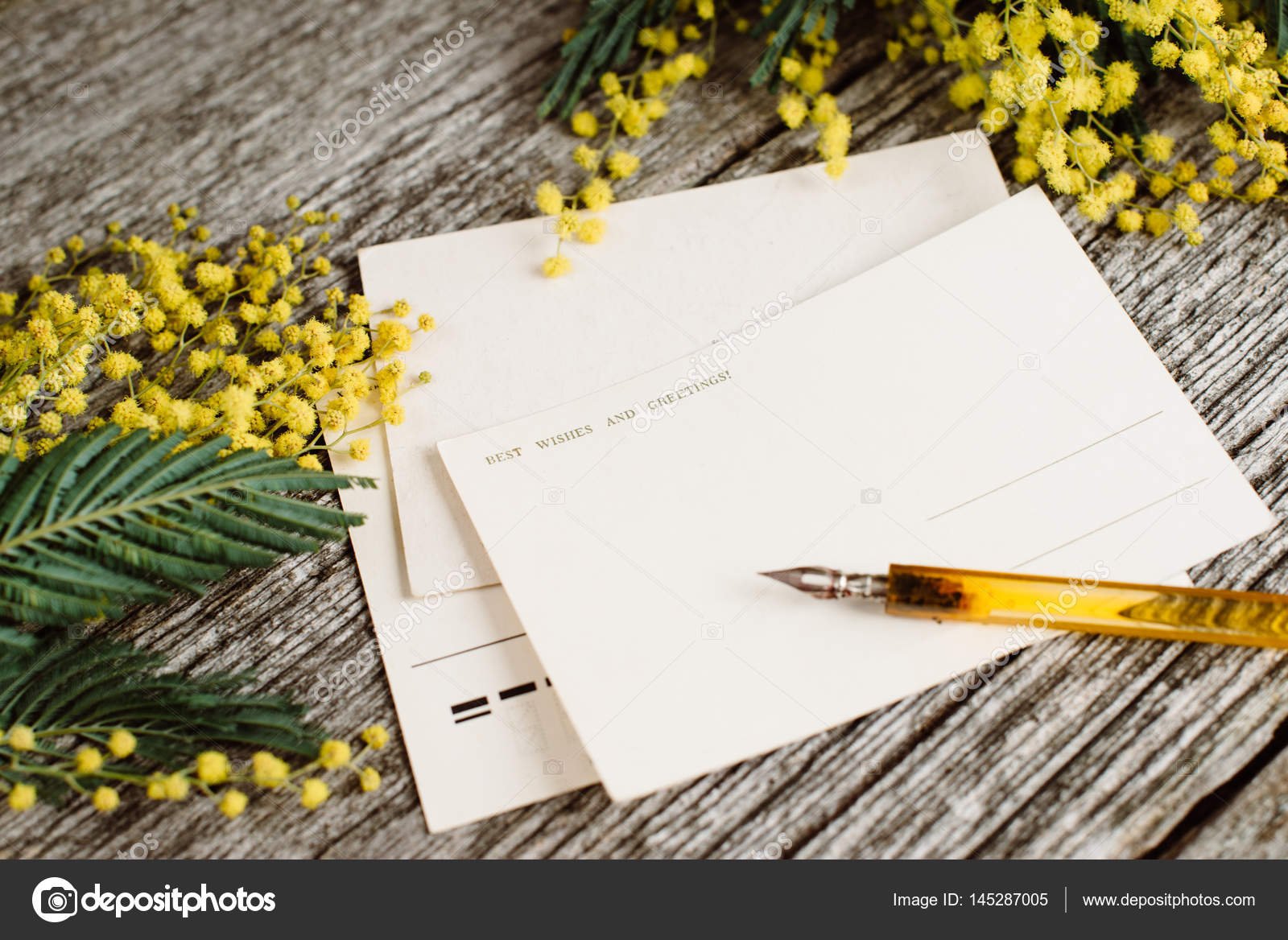 Download Cartões postais vintage mock up com flores amarelas ...