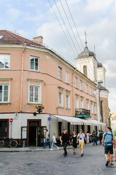 Vilnius, Litauen - 20. Mai 2017: Straßen der Altstadt von Vilnius Litauen, einer der größten erhaltenen mittelalterlichen Städte Nordeuropas Stockfoto