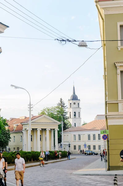 Vilnius, Litauen - 20. Mai 2017: Straßen der Altstadt von Vilnius Litauen, einer der größten erhaltenen mittelalterlichen Städte Nordeuropas Stockfoto