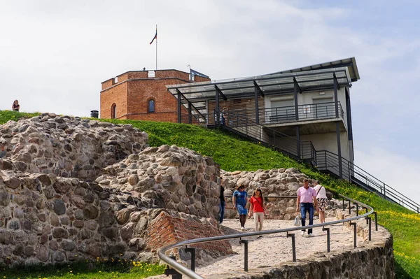 Vilnius, Litauen - 20. Mai 2017: Turm der Gediminas gedimino in Vilnius, Litauen. Historisches Symbol. obere Vilniusburg. Reiseziel lizenzfreie Stockbilder