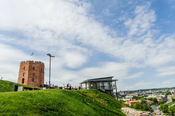 Vilnius, Litauen - 20. Mai 2017: Turm der Gediminas gedimino in Vilnius, Litauen. Historisches Symbol. obere Vilniusburg. Reiseziel Stockbild