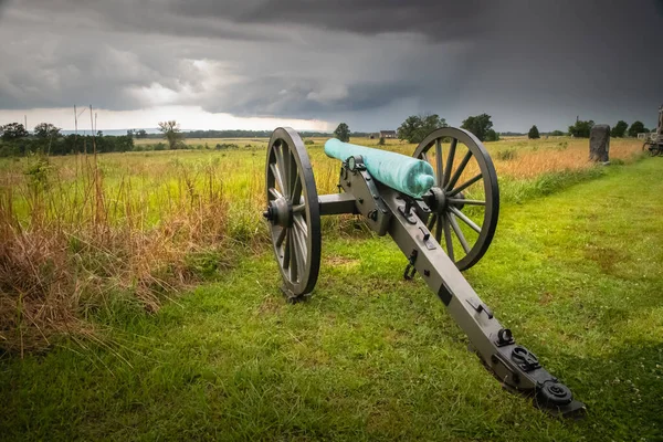 在葛底斯堡国家历史公园的场景 在宾夕法尼亚纪念馆附近有炮兵阵地 免版税图库照片