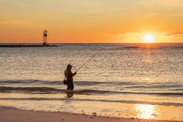 Sunrise Saluda Solo Pescador Surf Lado Entrada Barnegat —  Fotos de Stock