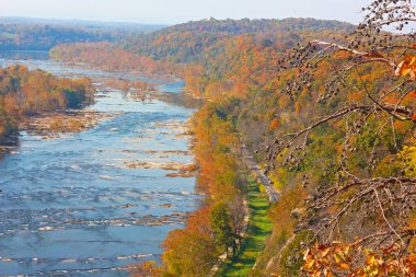 Shenandoah nehri ve Blue Ridge dağlarının Harpers Ferry, Batı Virginia, ABD havadan görünümü. 