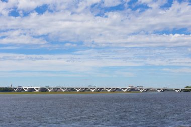 Baskül köprü Potomac nehri üzerinden bağlanan Virginia ve Maryland devletler.