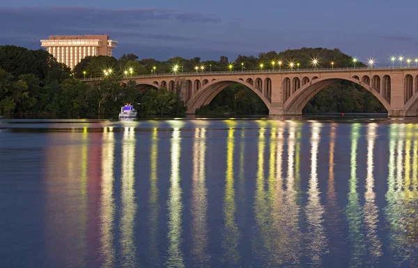 Puente clave antes del amanecer en Washington DC, EE.UU. . — Foto de Stock