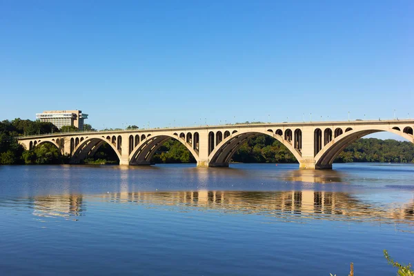 Ключ моста через річку Потомак, Вашингтон, США. — стокове фото