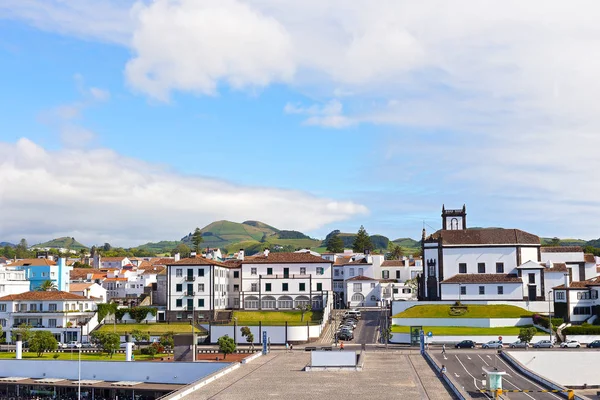 Ponta Delgada üzerinde okyanus rıhtımdan Azores, Portekiz görüntülemek. 