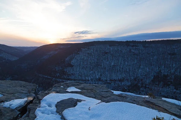 Tenang matahari terbenam di Blackwater Falls Park di musim dingin, Virginia Barat, Amerika Serikat . — Stok Foto
