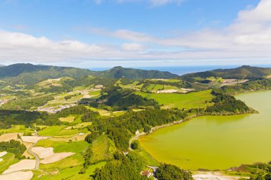 Lagoa das Furnas kırsal Sao Miguel Island, Portekiz üzerinde havadan görünümü. 