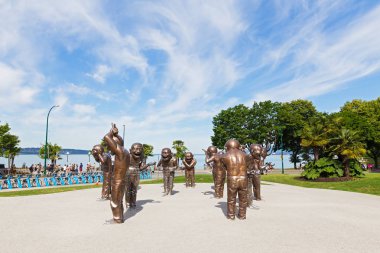 A-labirent-ing kahkaha bronz heykel Morton Park Vancouver, Kanada. 