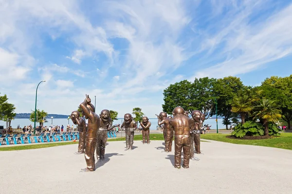 A-labirent-ing kahkaha bronz heykel Morton Park Vancouver, Kanada. 