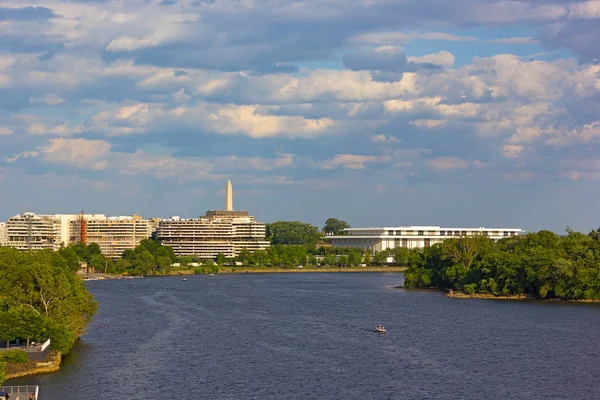 Potomac River cerca del paseo marítimo Georgetown Park en Washington DC . — Foto de Stock