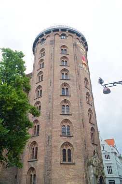 Rundetaarn (yuvarlak kule) en ünlü binicilik, merdiven Kopenhag, Danimarka. 