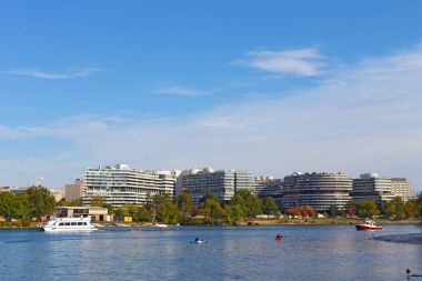 Washingtonians su aktiviteleri sıcak bir günde sonbaharın tadını çıkarın. 
