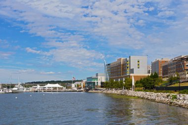National Harbor waterfront panorama half-staff yaklaşık 3 bin hayat onurlandırmak için bayraklar ile o gün on beş yıl önce üzerinde kayıp.