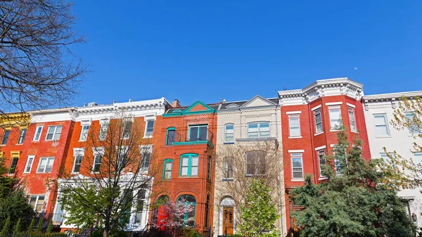 Kleurrijke Herenhuizen Voor Zonsondergang Voorjaar Washington Usa Historische Bakstenen Herenhuizen — Stockfoto