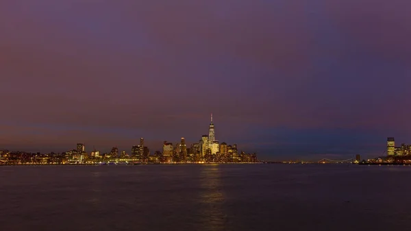 Alacsony Manhattan Látképének Éjjel Mérlegelés Hudson Folyóra Metropolis Városi Táj — Stock Fotó